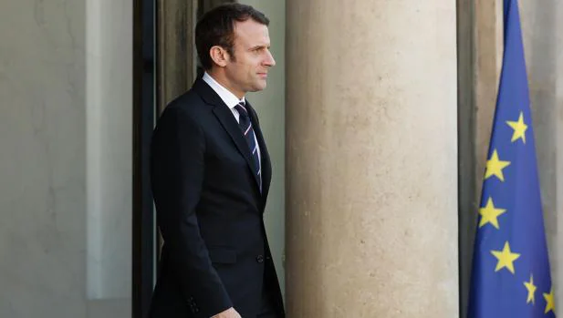 Emmanuel Macron, este miércoles a la puerta del Palacio del Elíseo