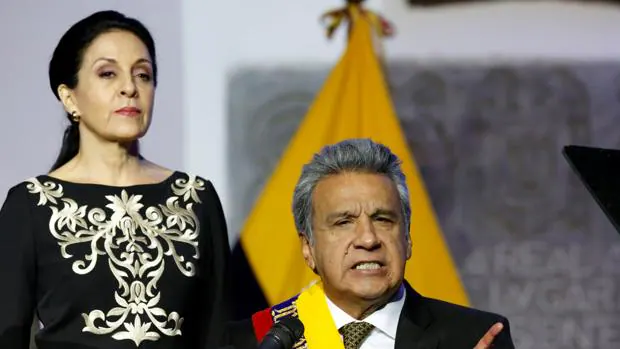 Lenín Moreno junto a su mujer, Rocío González, durante su investidura como presidente