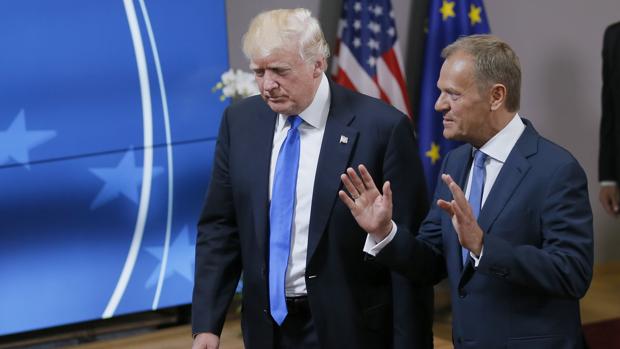 El presidente del Consejo Europeo, Donald Tusk, y el presidente de EEUU, Donald Trump, tras su reunión en Bruselas, en Bélgica