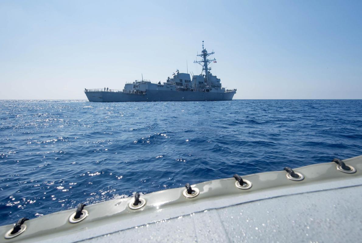 El destructor USS Dewey desplegado en el mar de China meridional