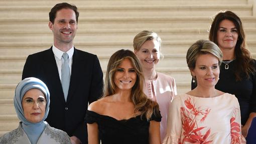 Gauthier Destenay y las primeras damas mundiales durante la cumbre de la OTAN