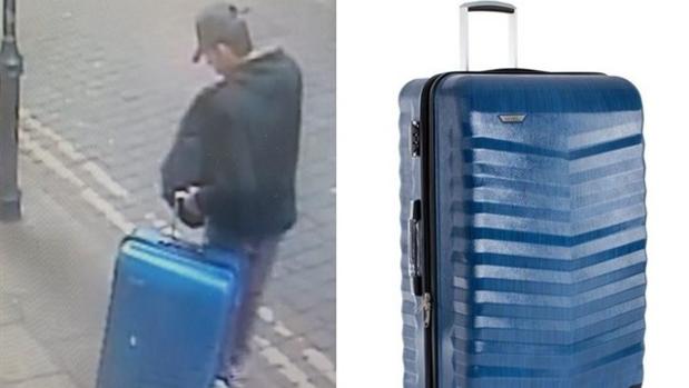 La Policía británica ha publicado una imagen de Salman Abedi para localizar la maleta azul con ruedas que portaba