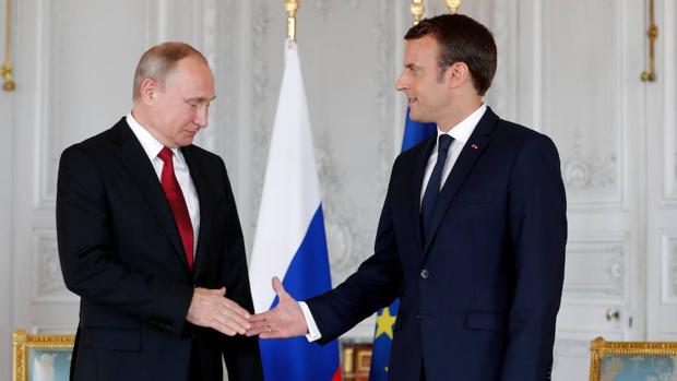 Macron se pone el traje de tipo duro