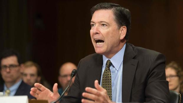 El exdirector del FBI James Comey