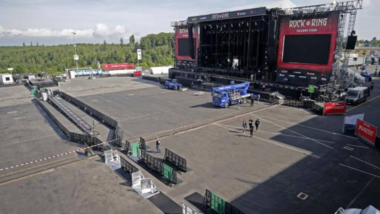 El escenario de «Rock am Ring» vacío tras el desalojo por una alarma terrorista