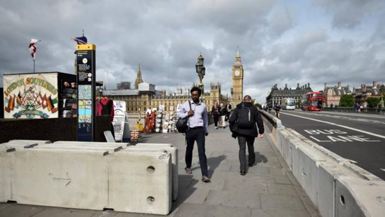 Barreras instaladas en el Puente de Westminster