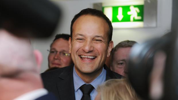 Leo Varadkar, líder electo del Fine Gael, sonríe tras conocer los resultados de la votación