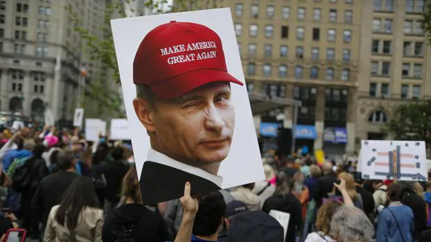 El líder del Kremlin niega cualquier vinculación con Donald Trump