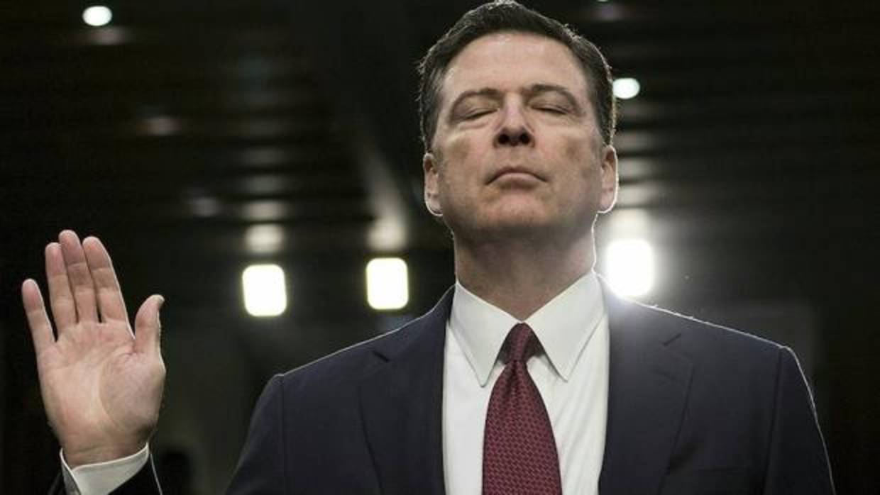 El exdirector del FBI James Comey