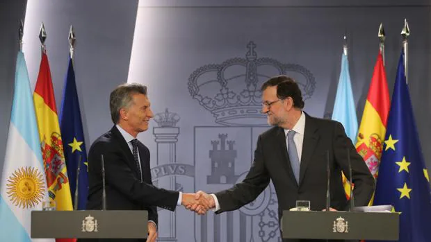 El presidente Mauricio Macri y Mariano Rajoy en el Palacio de la Moncloa