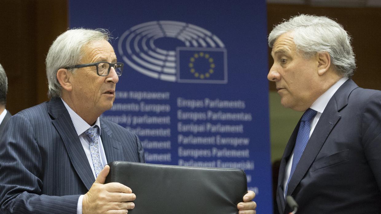 El presidente de la Comisión Europea, Jean-Claude Juncker con¡ el presidente del Parlamento de la UE, Antonio Tajani