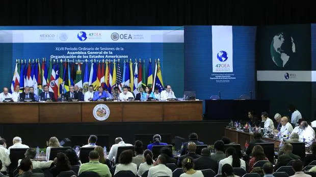 Fotografía de la tercera plenaria de Ministros de Relaciones Exteriores de la 47 Asamblea General de la OEA
