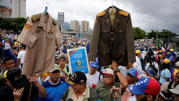 Protesta en las calles contra Nicolás Maduro