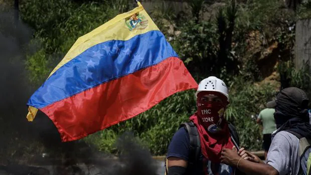 Opositores venezolanos participan en una manifestación