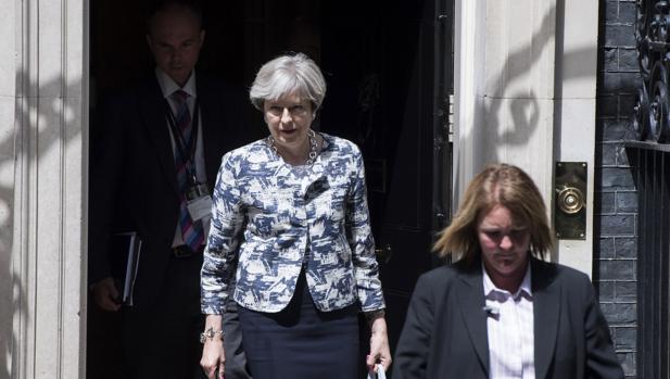 Theresa May garantiza que «no habrá ruptura familiares»