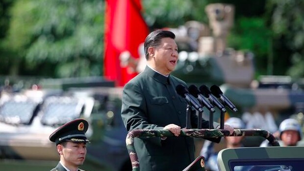 Xi Jinping inspecciona las unidades del Ejército Popular de Liberación en Hong Kong