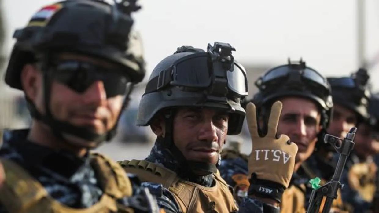 Soldados iraquíes celebran la victoria en Mosul