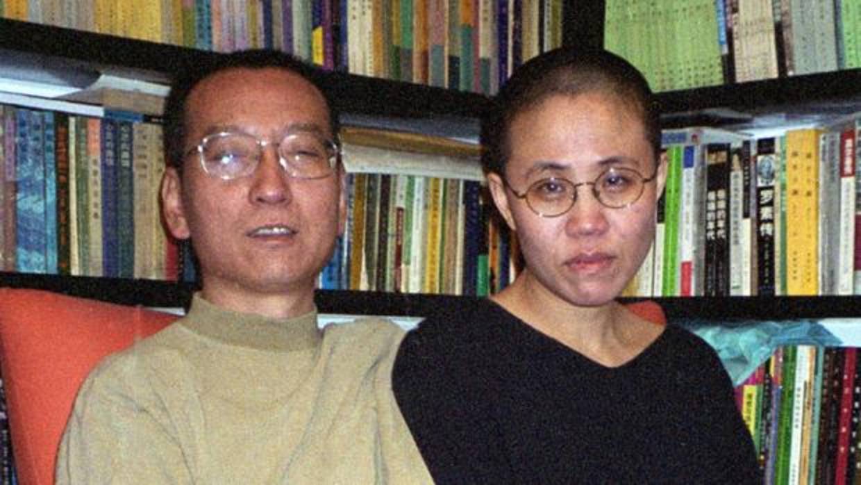 El disidente y premio Nobel chino Liu Xiaobo y su esposa, Liu Xia, en 2002 en Beijing