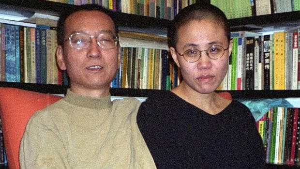 El disidente y premio Nobel chino Liu Xiaobo y su esposa, Liu Xia, en 2002 en Beijing