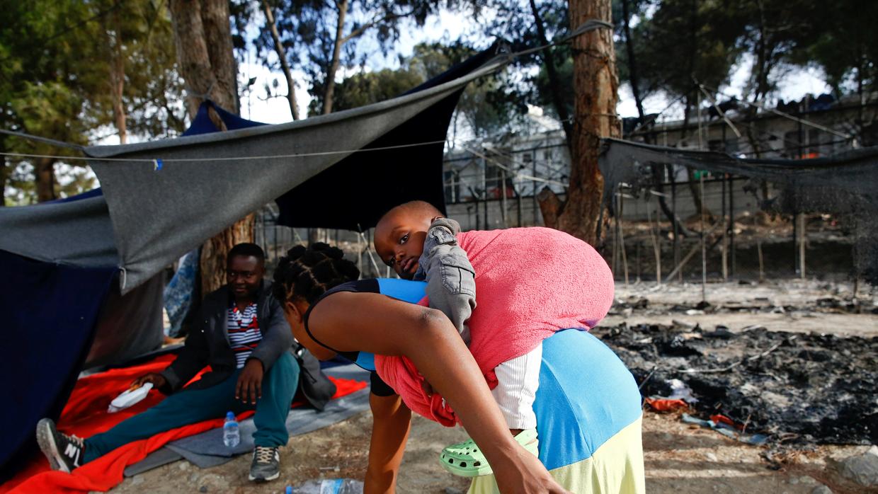 Migrantes del centro de Moria inician un incendio en protesta por las malas condiciones