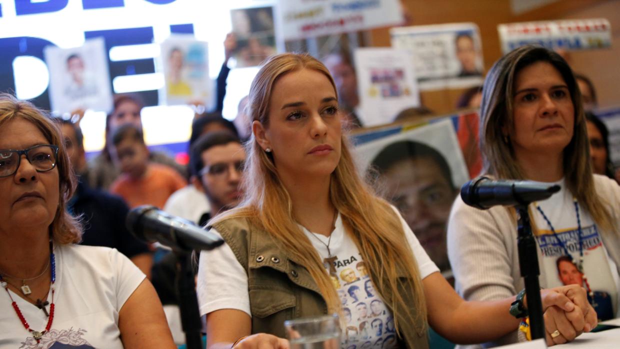 Lilian Tintori, esposa del opositor venezolano Leopoldo López, durante una rueda de prensa en Caracas