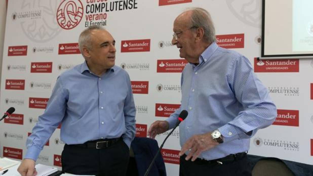 Rafael Simancas (izquierda) junto al ex embajador de España en Estados Unidos, Carlos Westendorp