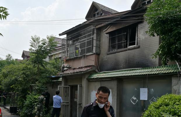 Edificio del este de China en que se declaró un incendio esta madrugada que mató a 22 personas