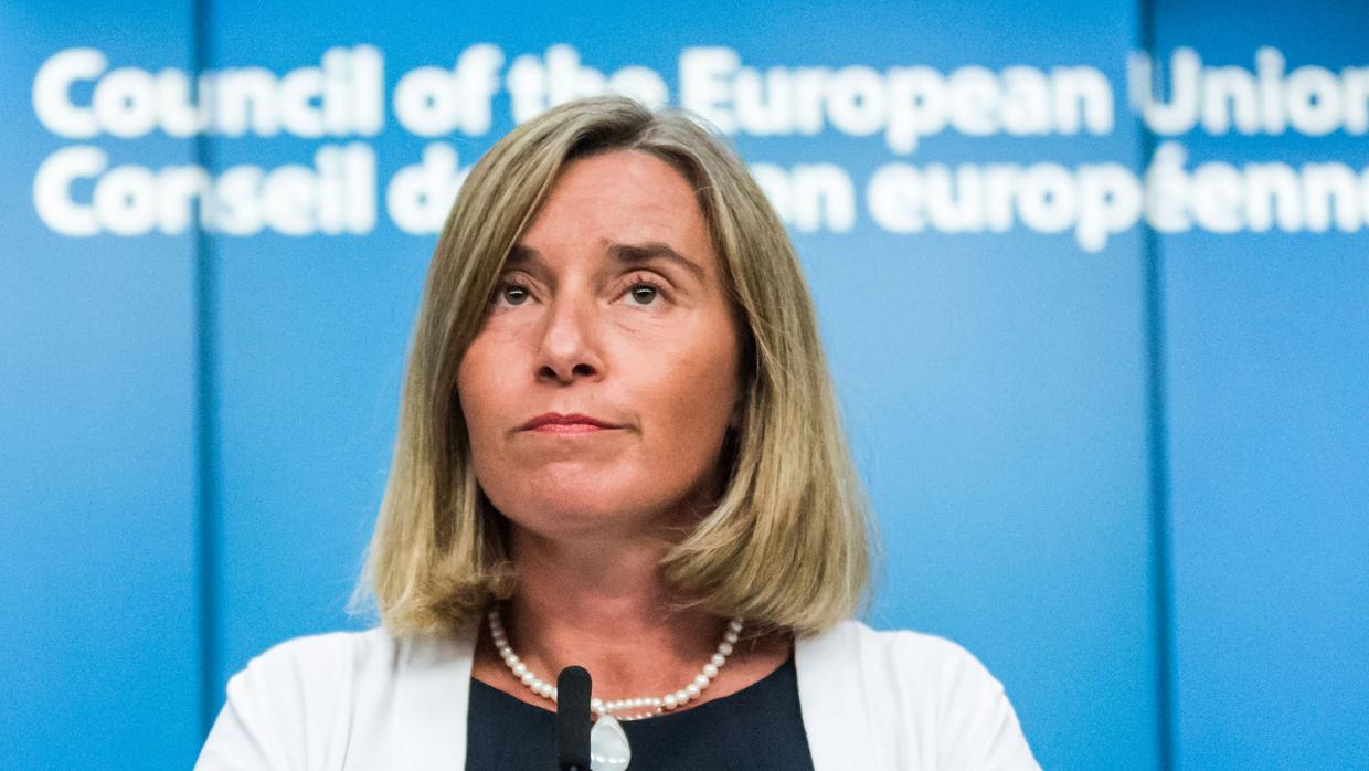 Federica Mogherini ha advertido a Maduro que la UE aplicará sanciones en caso de que siga adelante con su agenda política