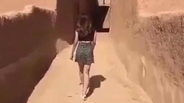 La policía saudí libera a la joven de la minifalda tras la campaña de «caza y captura»