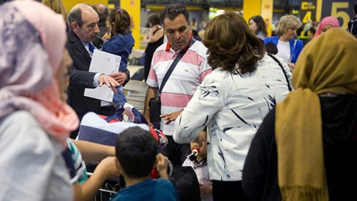 Imagen de archivo de un grupo de refugiados sirios en el aeropuerto de Barajas