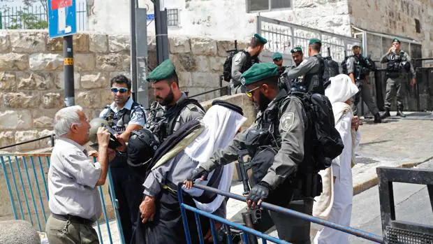 El Gobierno israelí decide mantener los detectores de metales en la Explanada de las Mezquitas