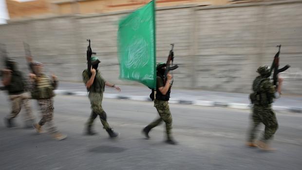 Combatientes de la Brigada Al Qassam de Ezz-Al Din, el brazo armado del movimiento palestino Hamás