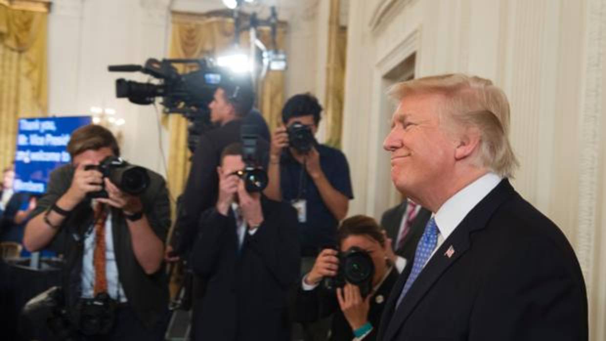 Donald Trump durante la entrega de Medallas al Valor a los oficiales del tiroteo de Virginia