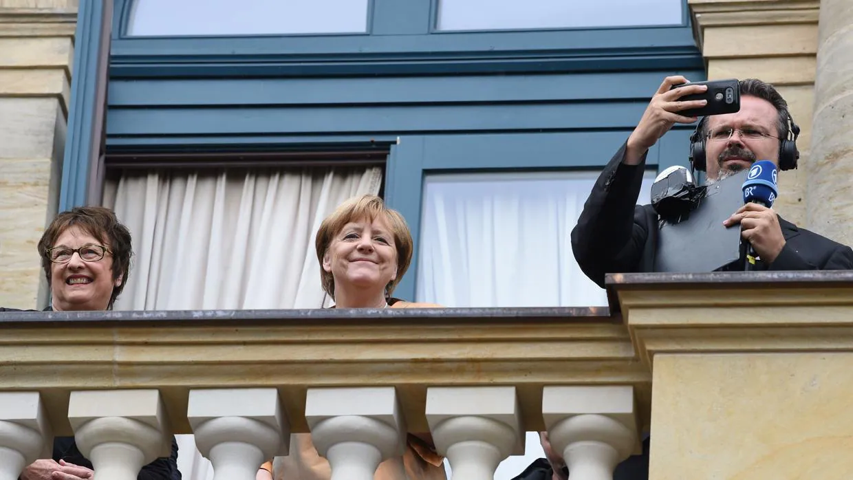 Brigitte Zypries con Angela Merkel, en el Festival de Bayreuth