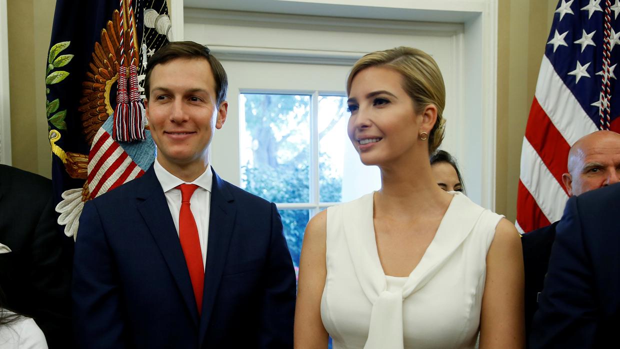 Jared Kushner, yerno de Trump, junto a su esposa Ivanka Trump