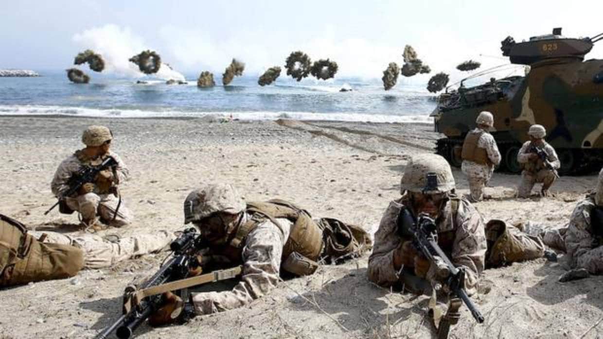Marines estadounidenses en una maniobra conjunta con el ejército de Corea del Sur