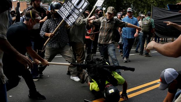 Tres detenidos en relación con las protestas y la violencia en Charlottesville