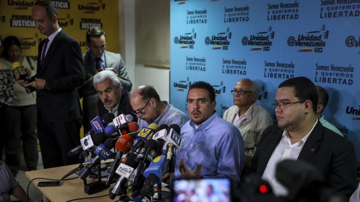 El diputado opositor Stalin González, durante la rueda de prensa de este lunes en Caracas