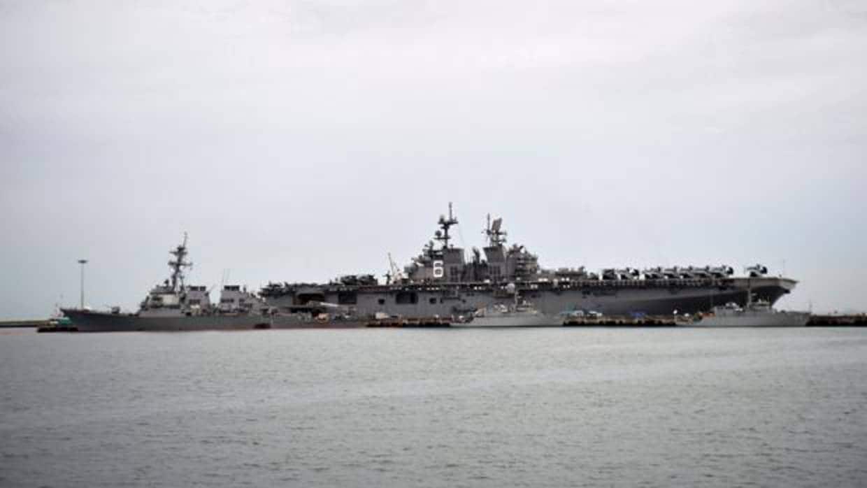 El destructor de misiles guiados USS John S. McCain (I)