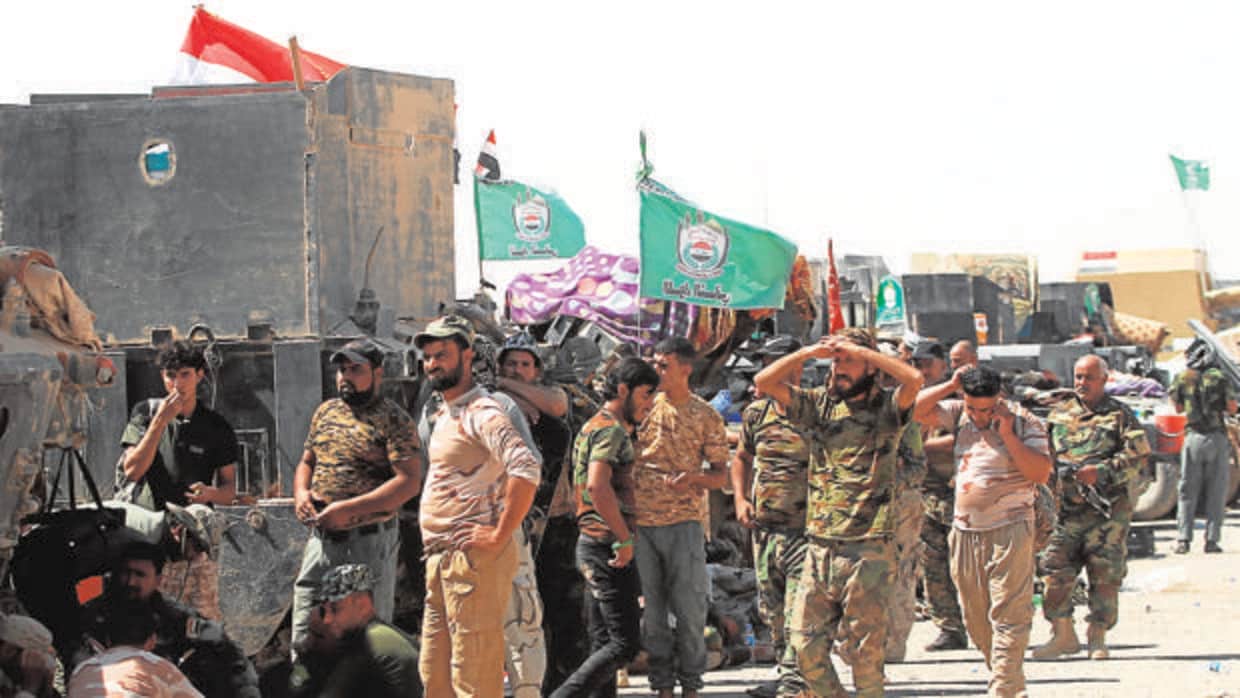 Miembros de las Unidades de Movilización Popular (milicias chíes), ayer tras recuperar Tal Afar