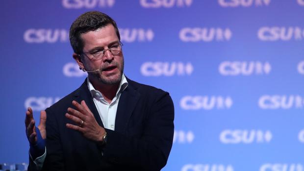 Alemania rehabilita a zu Guttenberg