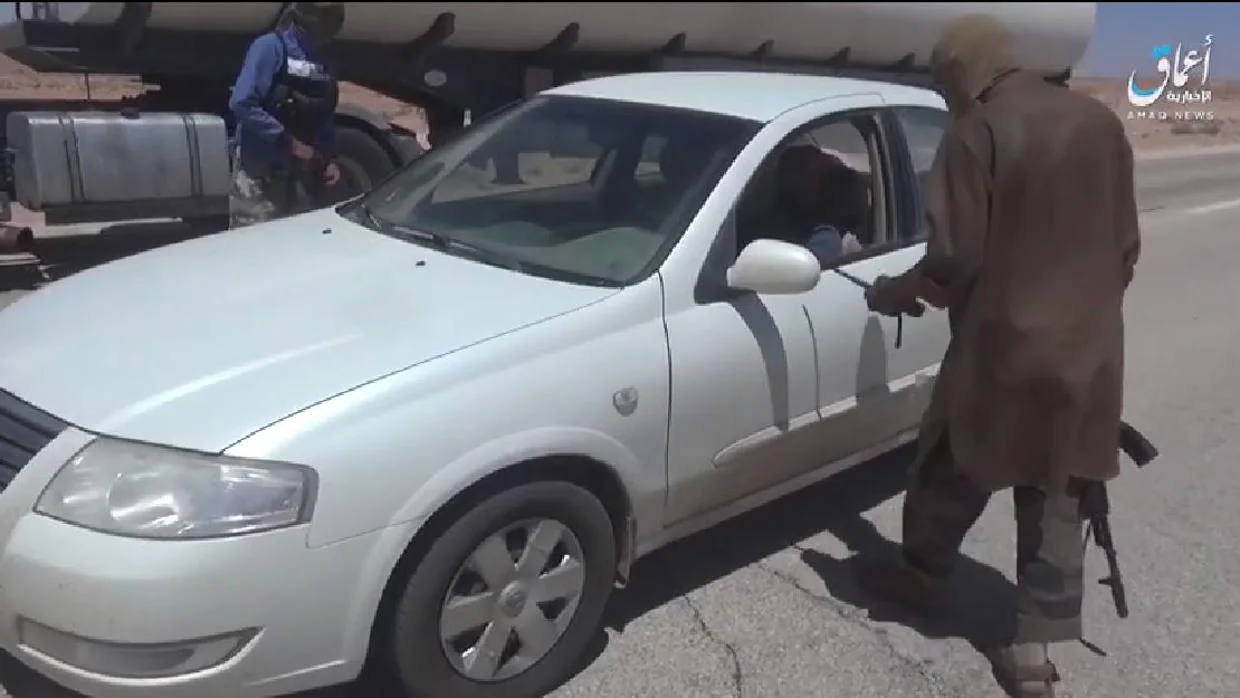Captura del vídeo de un nuevo checkpoint de milicianos de Daesh en el centro Libia