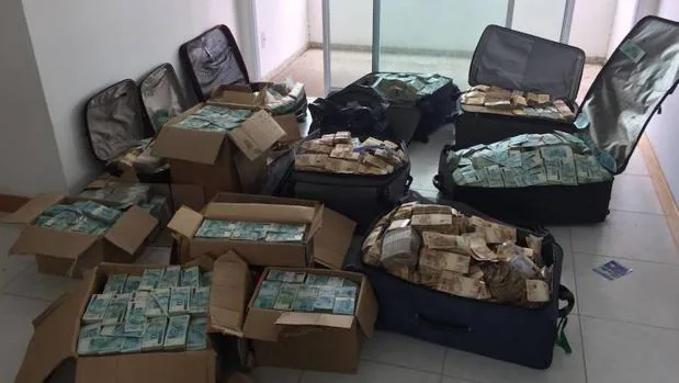 Hallan maletas llenas de dinero en un apartamento usado por un exministro de Temer