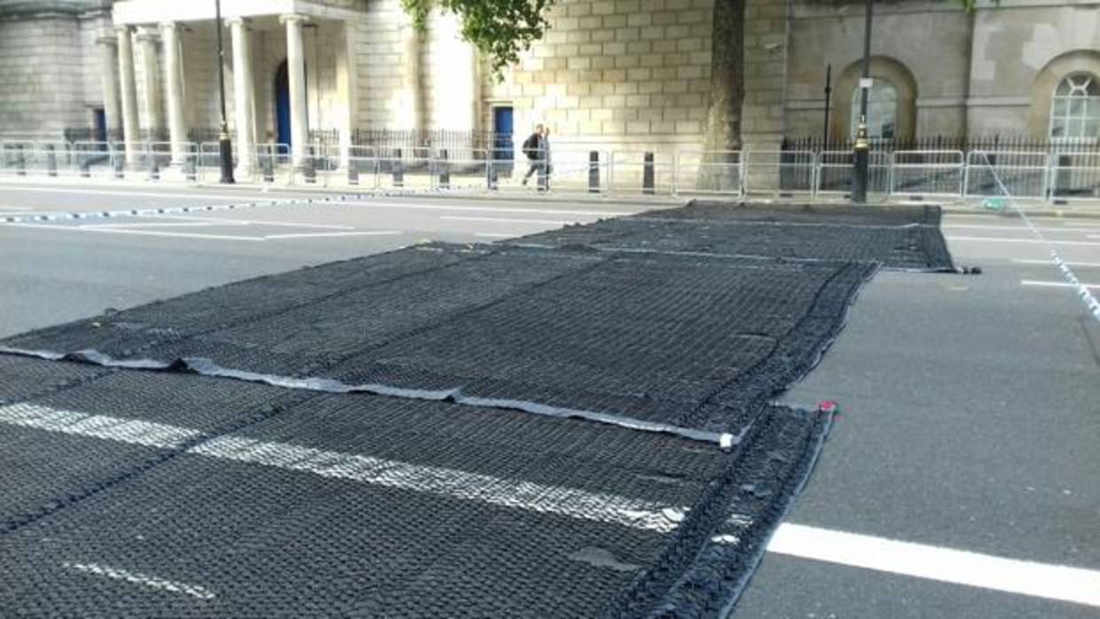 Imagen de las mallas utilizadas por la Policía de Londres para evitar atropellos masivos
