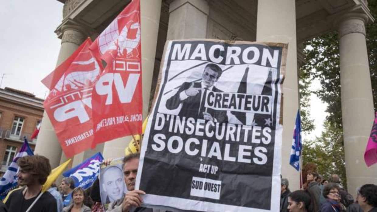 Manifestantes protestan contra Macron en Touluse
