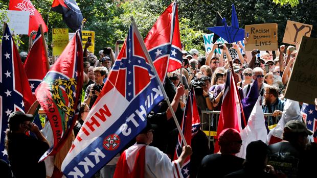 El presidente insiste en que la izquierda radical también tuvo culpa en Charlottesville