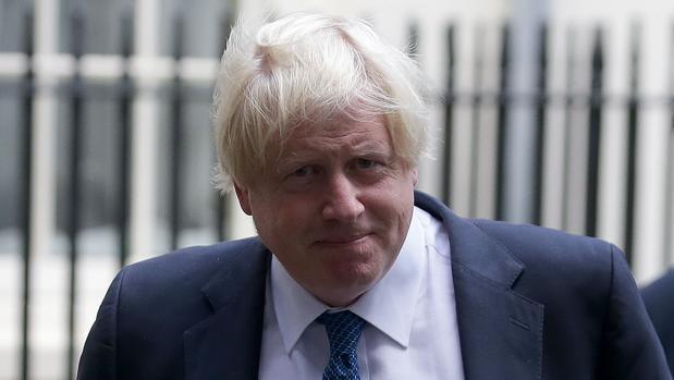 Johnson desafía a May con un acuerdo sobre el Brexit sin una transición posterior