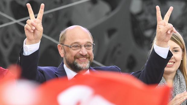 Schulz, que se ve perdedor, someterá a las bases otra coalición con Merkel