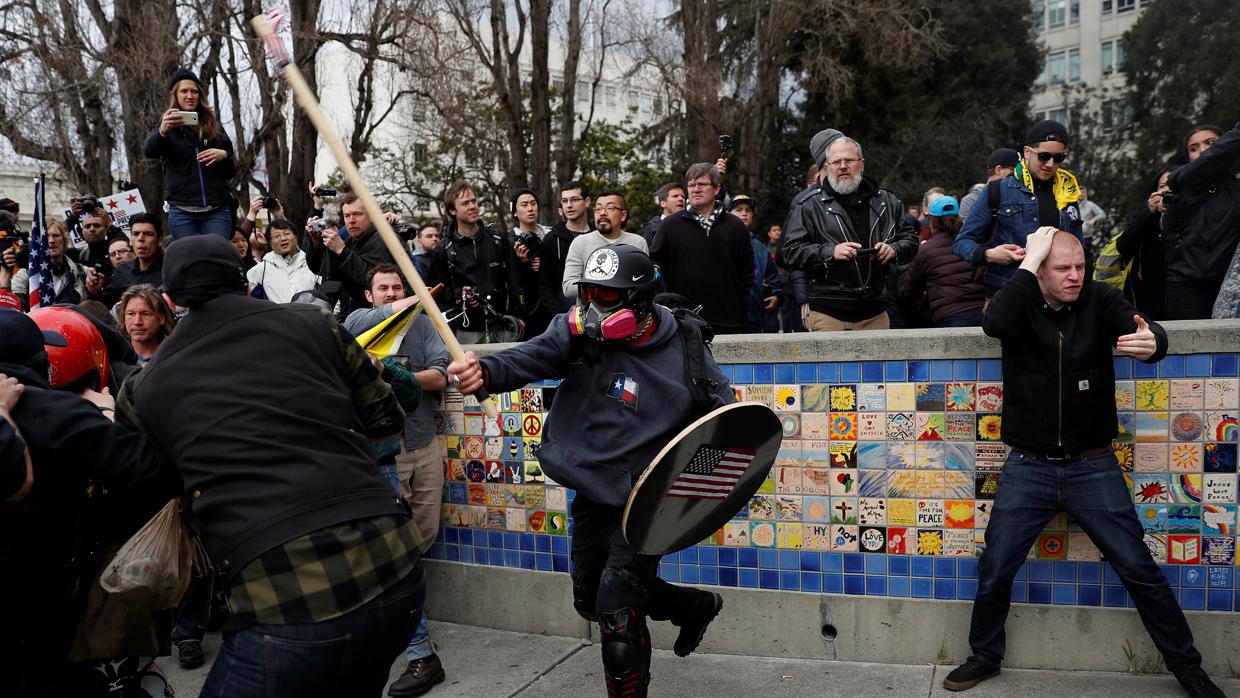 Enfrentamientos en Berkeley entre partidarios y detractores de Donald Trump el pasado marzo
