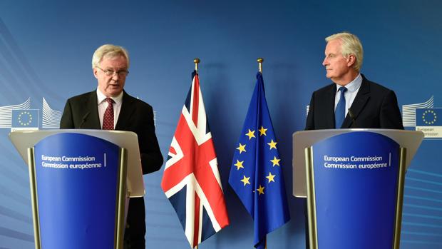 Barnier avisa de que una transición para el Brexit implicaría mantener las reglas de la UE